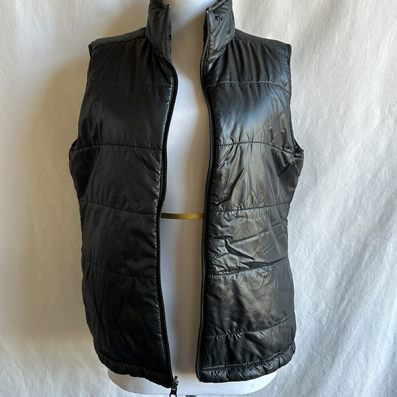 Reversible black puffer vest - Picture 8 of 15